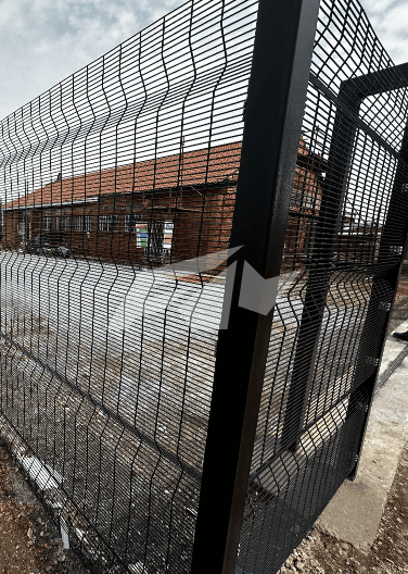 Commercial Security Fence - Gallery Image 4