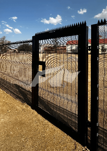 Commercial Security Fence - Gallery Image 1